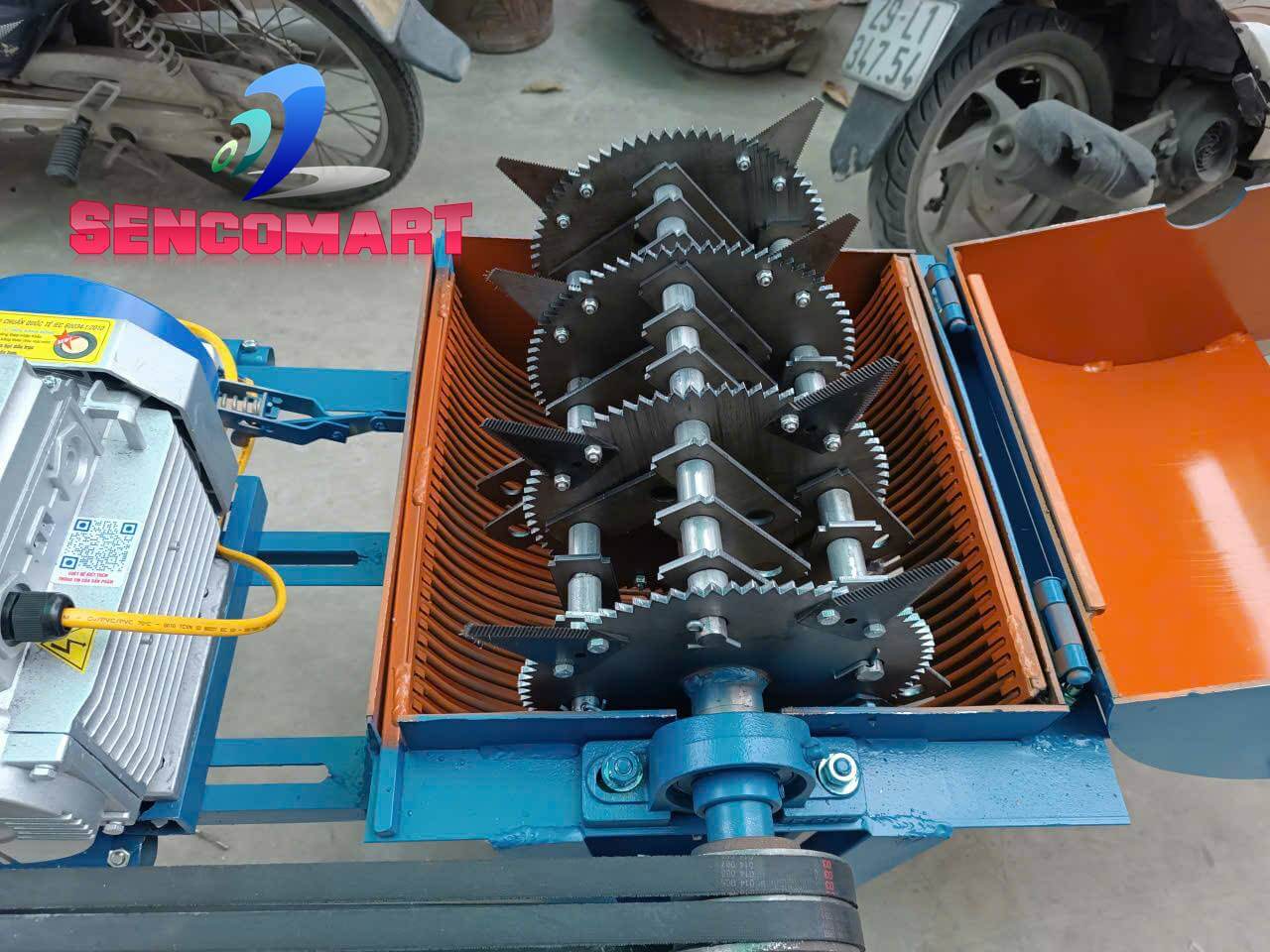 Đập Hộp Máy Nghiền Đất "Quái Thú" 16 Dao Chém, 42 Búa