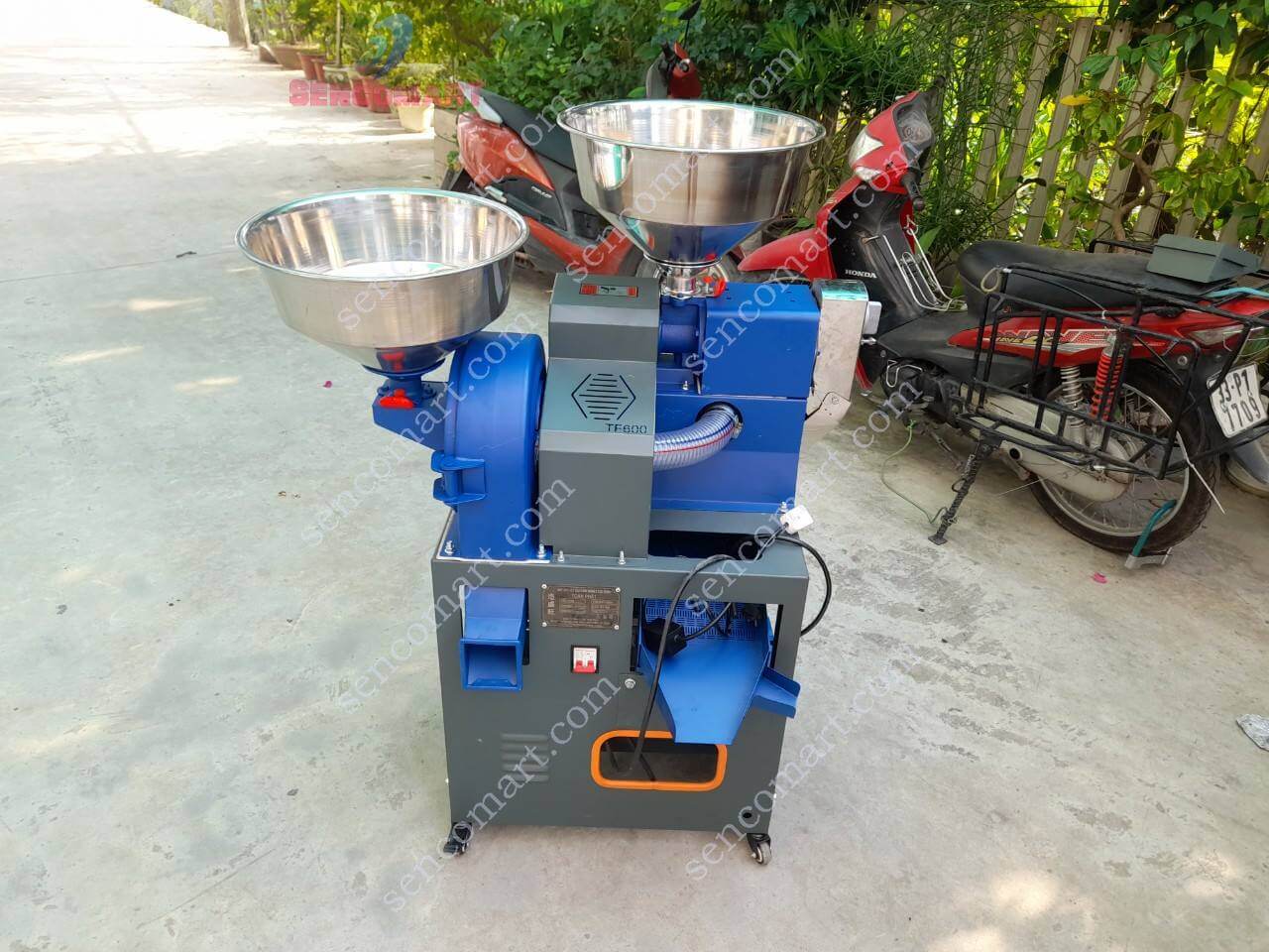 Máy xát gạo mini Toàn Phát TF600 (TP600), mẫu mới phễu inox