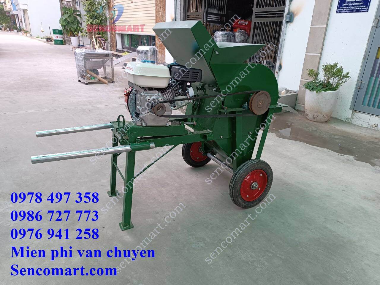 Máy nghiền đất, nghiền phân dê phân bò để trồng cây làm bầu ươm. Mẫu mới sử dụng động cơ xăng Sencomart sản xuất