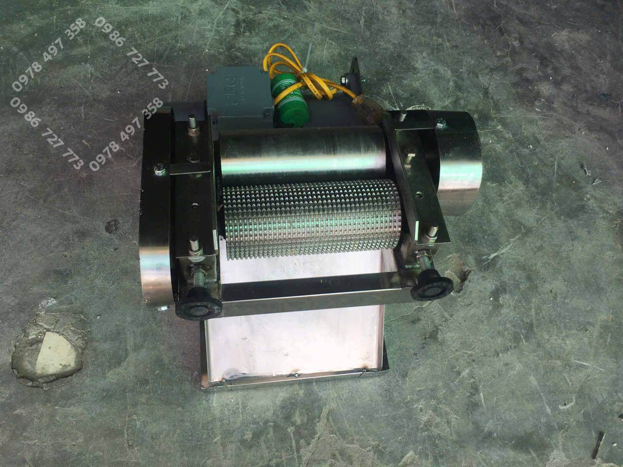 Máy cán thịt đâm thịt, lô gai, giúp cho thịt mềm và ngấm gia vị nhanh