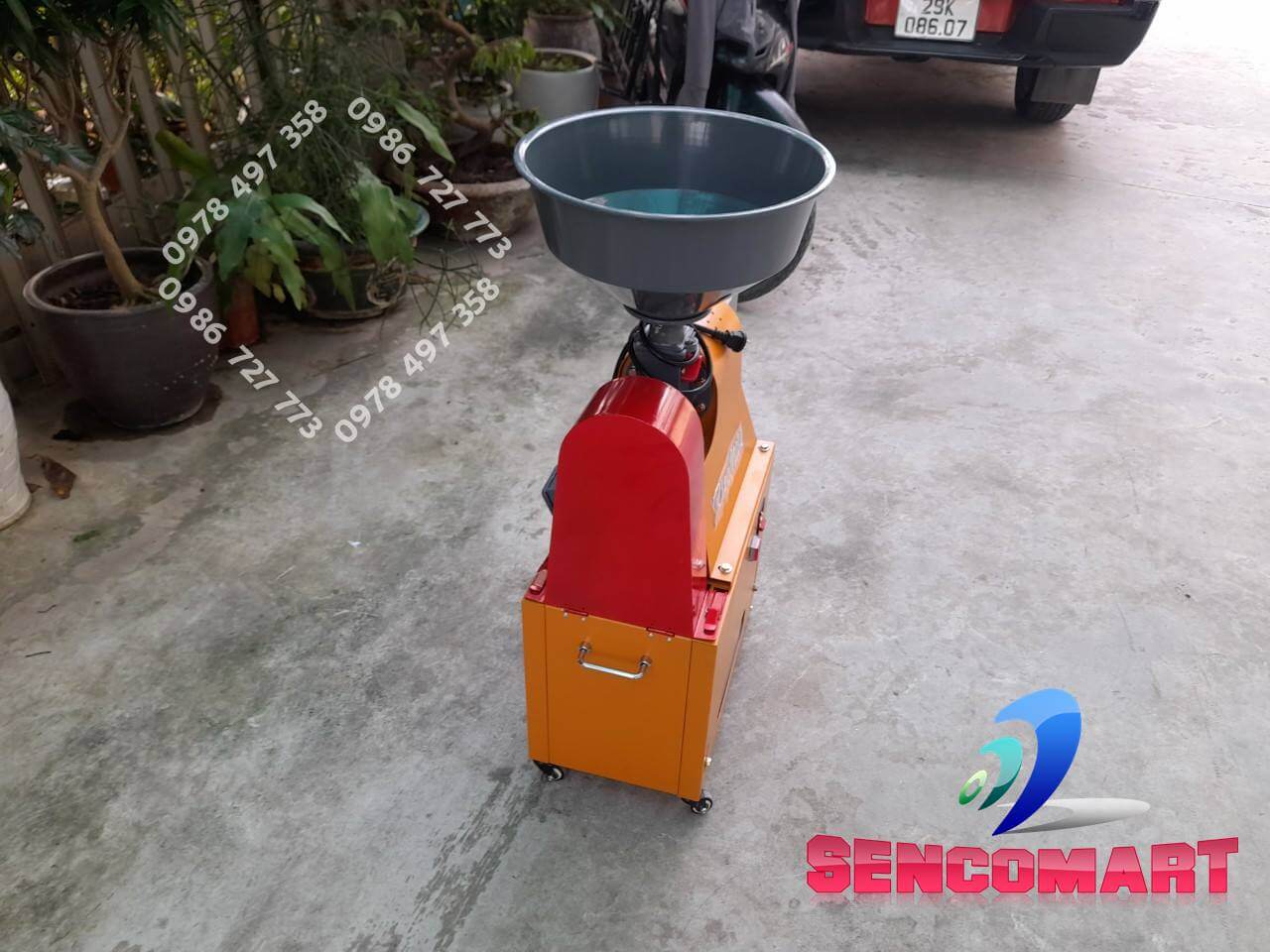 Máy xay xát lúa thành gạo trắng