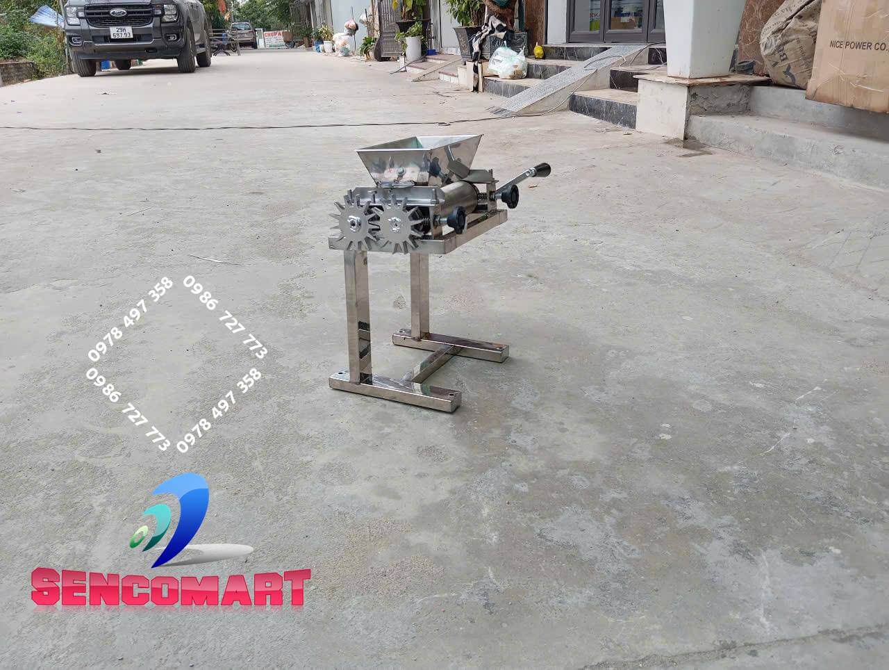 Máy cán xơ mướp có máng. Cán mực khô trâu khô