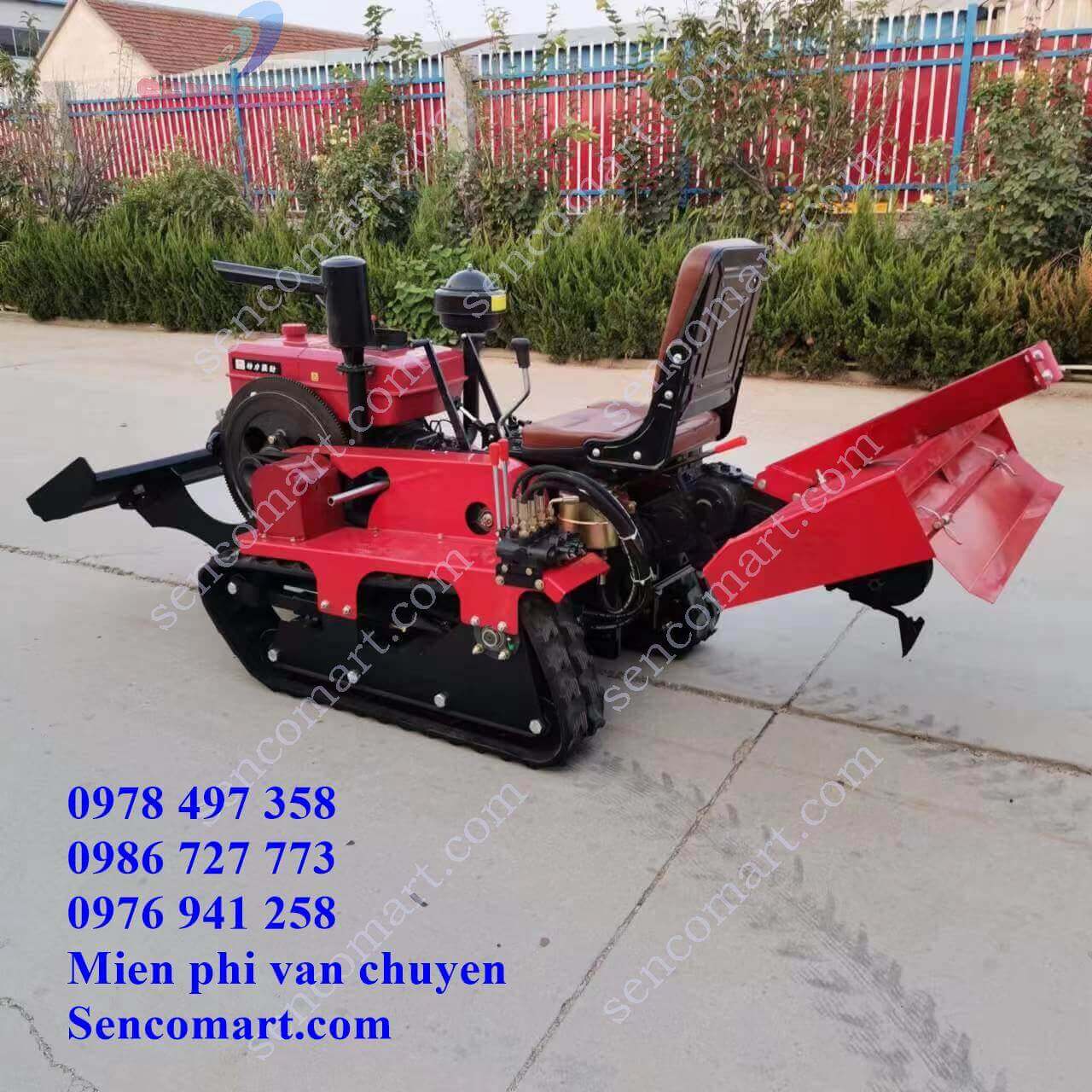 Máy cày bánh xích ngồi lái công nghệ Nhật bản, có thể xúc ủi san lấp mặt bằng trong phạm vi nhỏ