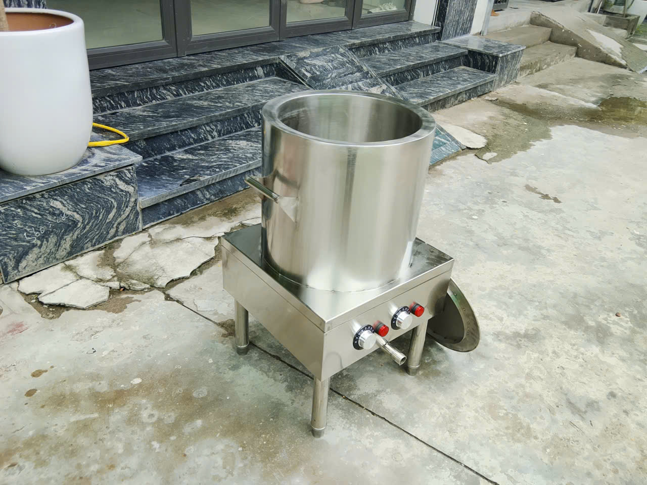 Nồi đun nước nhúng gà bằng điện tiện lợi