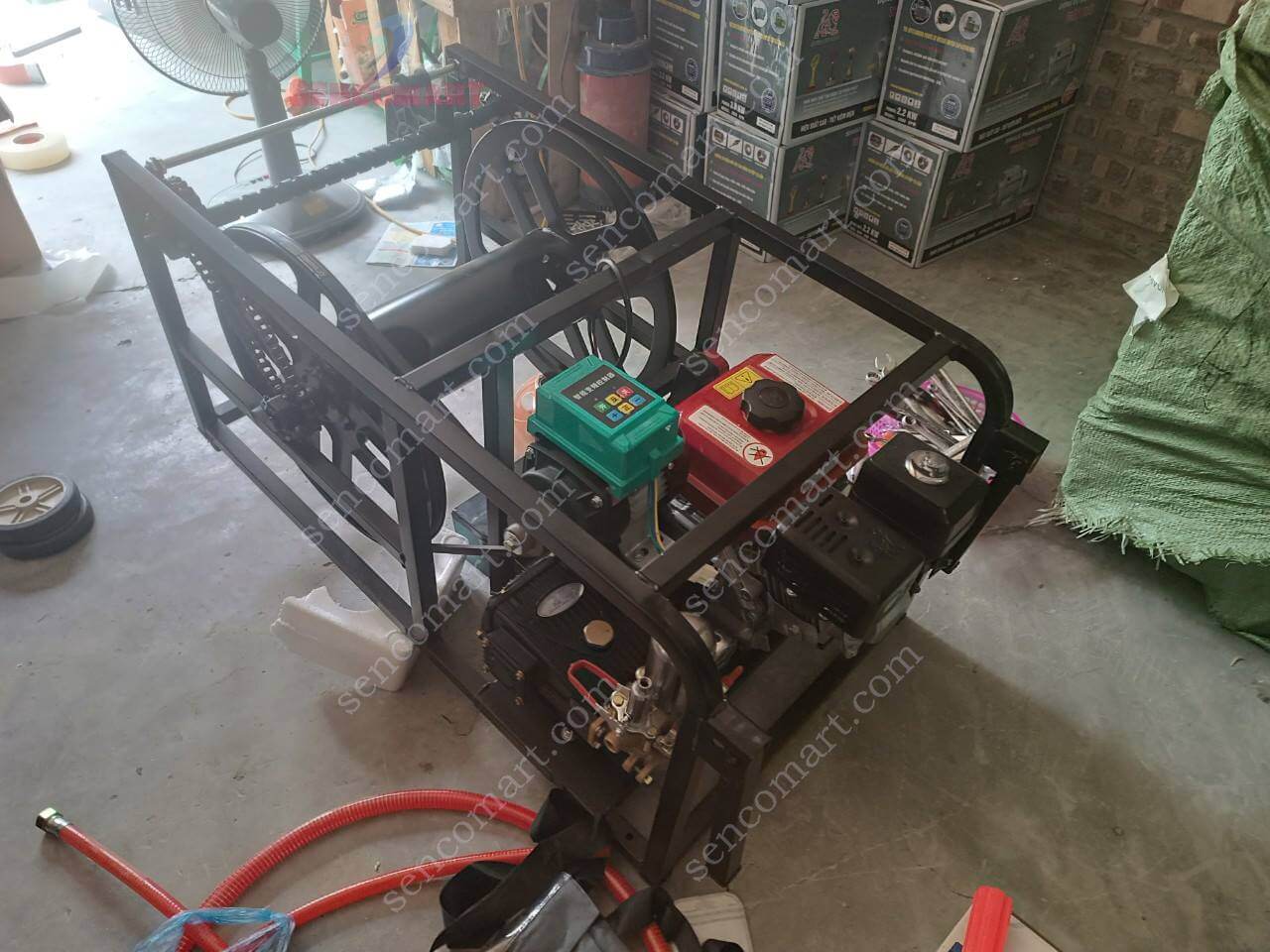Máy phun thuốc xe đẩy có thể lắp dây 200m, động cơ xăng