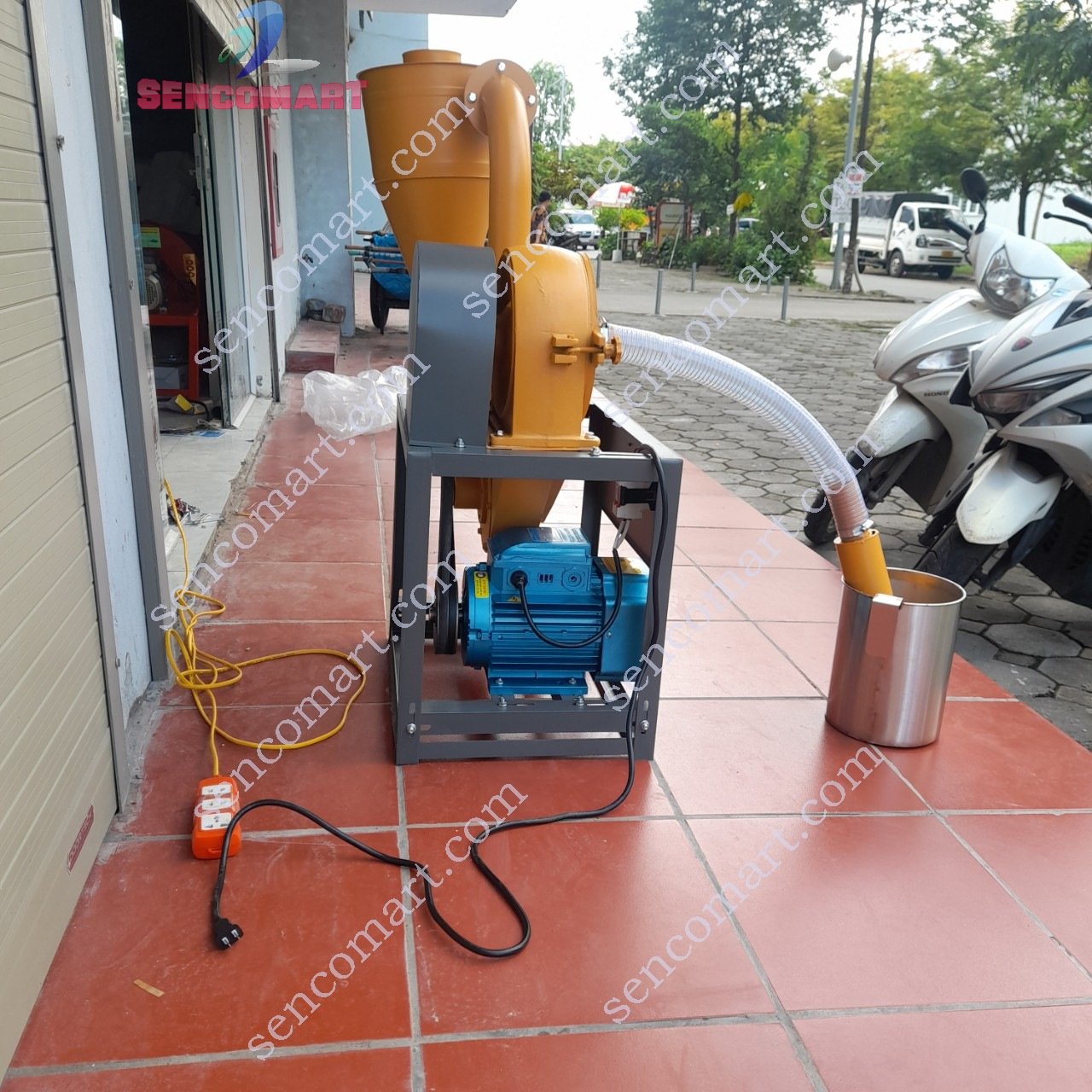 Máy nghiền ngô lúa tự hút SCM-N3000