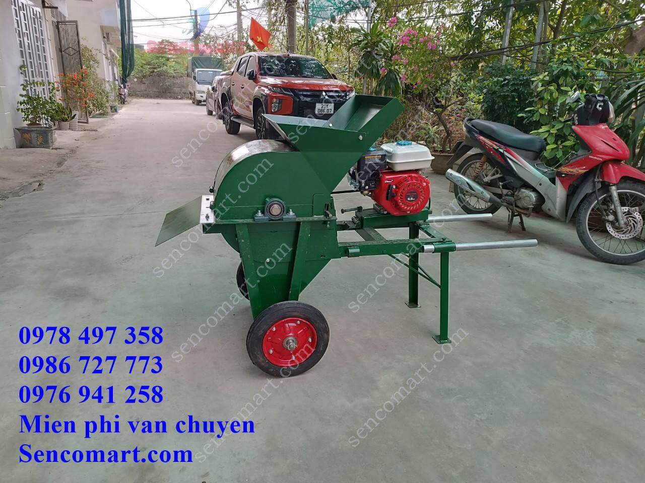 Máy xay phân bò phân dê, xay nhỏ đất để trồng cây làm bầu ươm. Mẫu mới 2024 tại Sencomart dùng động cơ xăng 6.5HP