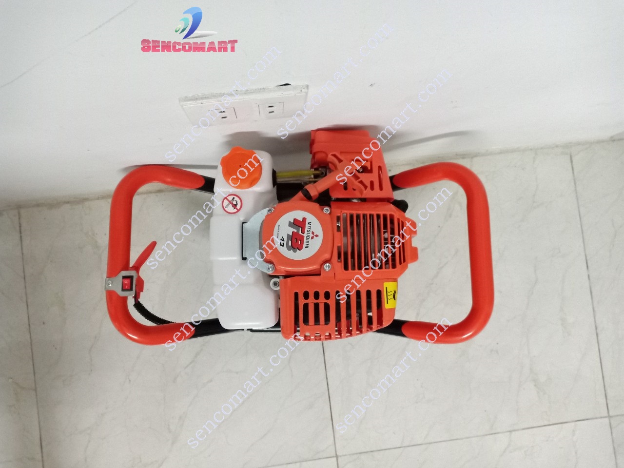 Máy đào hố trồng cây, máy khoan đất trồng trụ rào Mitsubiashi TB43