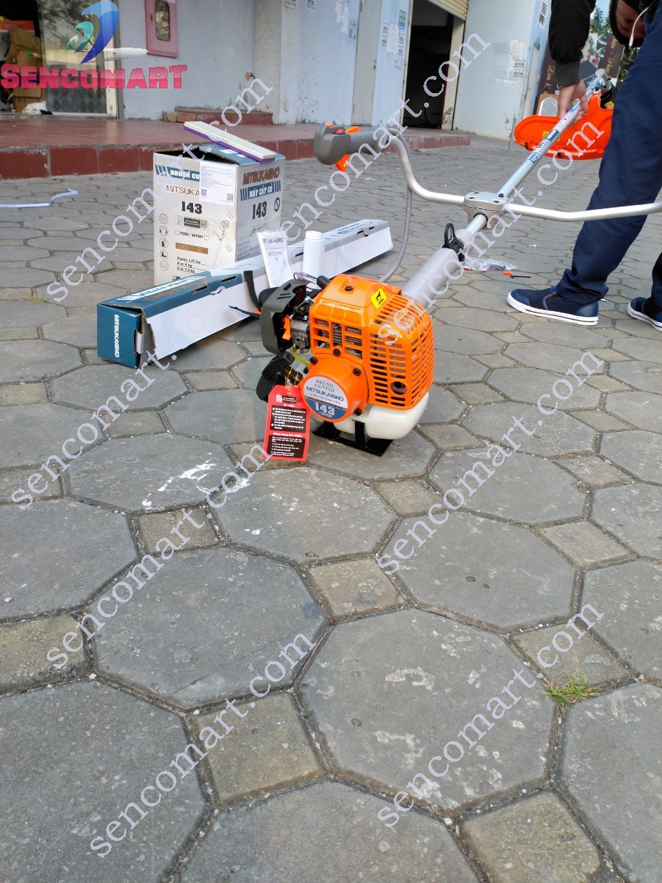 Máy cắt cỏ MITSUKAISHO 143 cần chết thùng rời 1.47KW