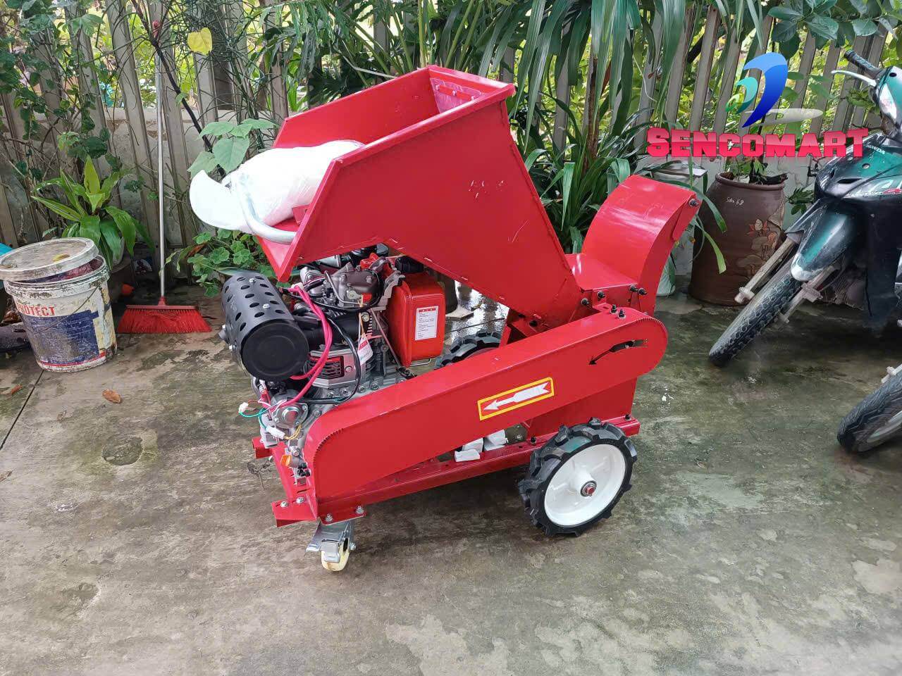 Máy băm cành động cơ dầu