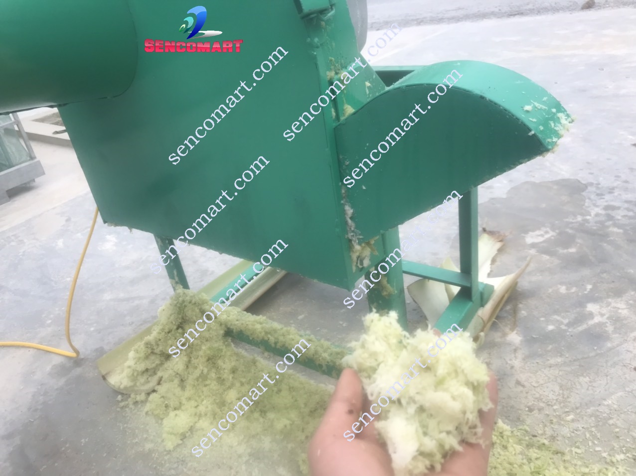 Máy băm chuối mịn cửa ngang tiện dụng, máy băm rau bèo rau muống nhỏ nhuyễn cho gà vịt ăn CN21