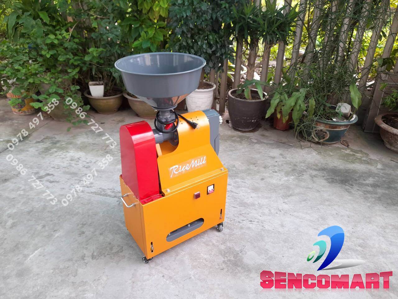 Máy xay xát lúa thành gạo trắng